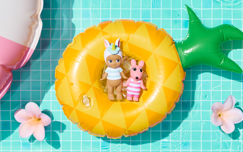 Summer Vacation: Sun-Kissed Style - Delightful Charming Keepsake