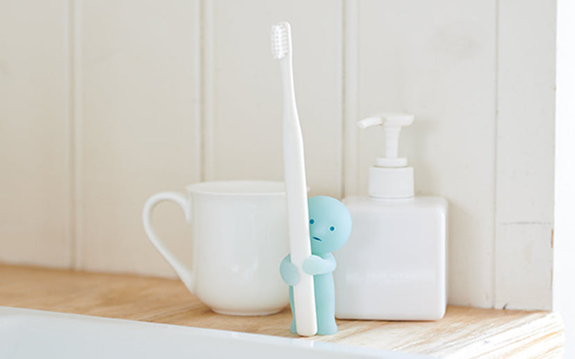 SMISKI Toothbrush Stands - Artistic Figure Highlight